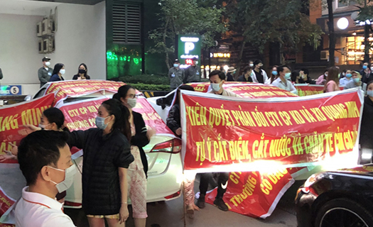 Hà Nội: Cư dân chung cư Stellar Garden Thanh Xuân bị cắt nước, chặn xe gây náo loạn